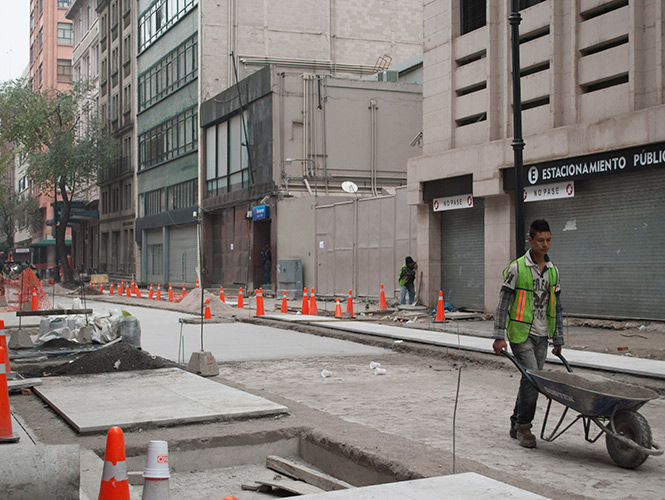 La AEP informó que el tránsito de automóviles se restablecerá a las 6:00 horas del miércoles 4 de diciembre, después de que se instalen el reductor de velocidad.