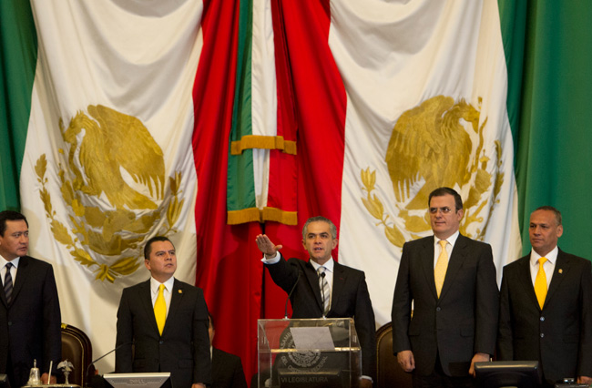 5 de diciembre. Miguel Ángel Mancera, protestó ante el pleno de la Asamblea Legislativa del Distrito Federal (ALDF), como nuevo jefe de Gobierno del Distrito Federal. (Foto: Cuartoscuro) 5 de diciembre. Miguel Ángel Mancera, protestó ante el pleno de la Asamblea Legislativa del Distrito Federal (ALDF), como nuevo jefe de Gobierno del Distrito Federal. (Foto: Cuartoscuro)