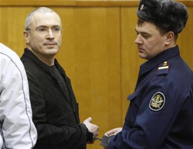 Jodorkovsky era el hombre más acaudalado de Rusia y director ejecutivo de la mayor compañía petrolera del país cuando fue arrestado en el 2003.