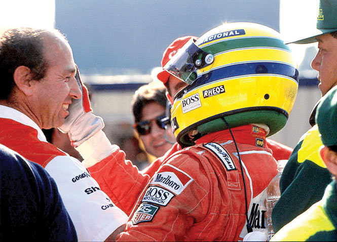 Jo guarda trajes, cascos, zapatos y volantes de Ayrton Senna, su gran amigo. Fotos: Especiales Jo guarda trajes, cascos, zapatos y volantes de Ayrton Senna, su gran amigo.