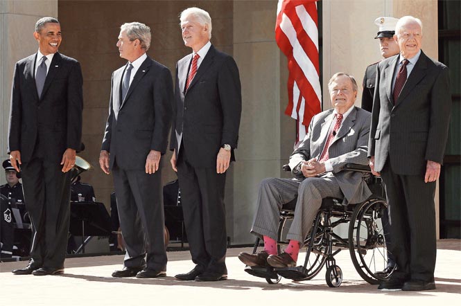 El ex mandatario George W. Bush logró reunir al actual gobernante y a otros tres ex jefes de Estado de EU para la inauguración de su biblioteca en Texas. Foto: AFP El ex mandatario George W. Bush logró reunir al actual gobernante y a otros tres ex jefes de Estado de EU para la inauguración de su biblioteca en Texas. Foto: AFP