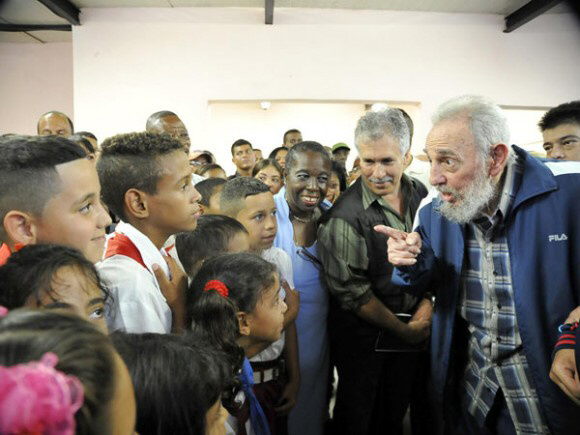 El expresidente cubano Fidel Castro inauguró un "complejo educacional" construido a iniciativa suya. Foto EFE El expresidente cubano Fidel Castro inauguró un "complejo educacional" construido a iniciativa suya. Foto EFE