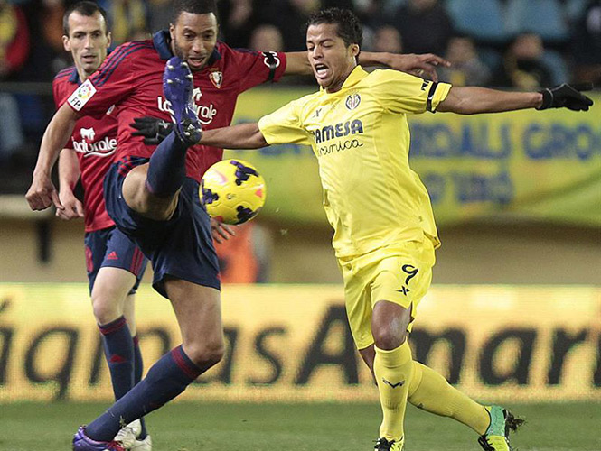 Gio y Aquino salieron como titulares en el partido que cerró la fecha 22 de la Liga de España (EFE)