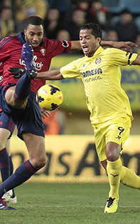 Gio y Aquino salieron como titulares en el partido que cerró la fecha 22 de la Liga de España (EFE)