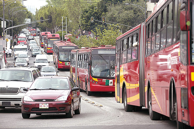 Los cierres viales afectaron lo mismo al transporte público que a automovilistas. Los cierres viales afectaron lo mismo al transporte público que a automovilistas.
