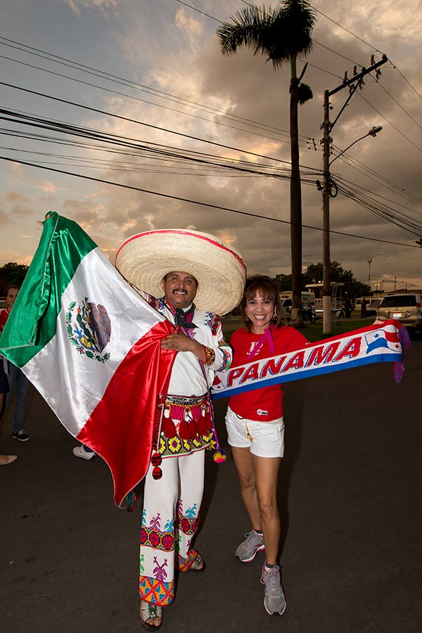 Los aficionados le ponen color al encuentro previo entre Panamá y México (Mexsport) Los aficionados le ponen color al encuentro previo entre Panamá y México (Mexsport)