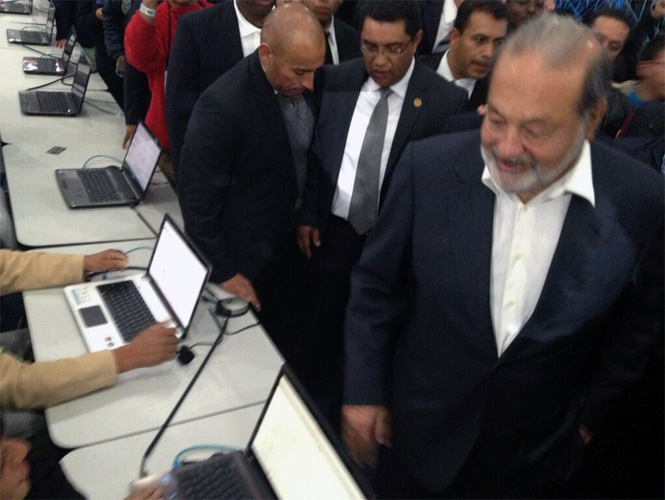 El empresario CarlosSlim recorrió las instalaciones de Aldea Digital. El empresario CarlosSlim recorrió las instalaciones de Aldea Digital.