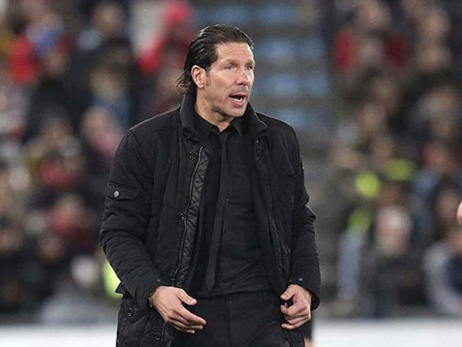 Poco pudo hacer Simeone para evitar la caída de su equipo (EFE)