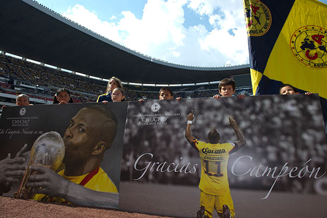 Antes del encuentro, se pudo apreciar esta manta dedicada a "Chucho" (Mexsport) Antes del encuentro, se pudo apreciar esta manta dedicada a "Chucho" (Mexsport)