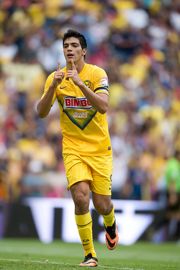 Raúl Jiménez siguió la sinfonía y dedicó su gol a "Chucho", formando con sus dedos el número 11 (Mexsport) Raúl Jiménez siguió la sinfonía y dedicó su gol a "Chucho", formando con sus dedos el número 11 (Mexsport)