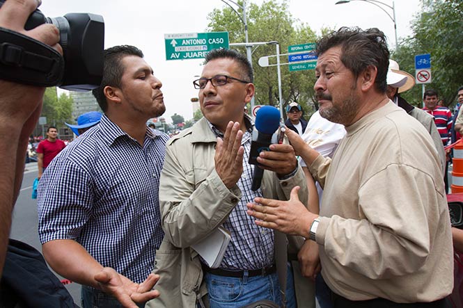 El reportero Raúl Flores fue víctima de los manifestantes (Cuartoscuro) El reportero Raúl Flores fue víctima de los manifestantes (Cuartoscuro)