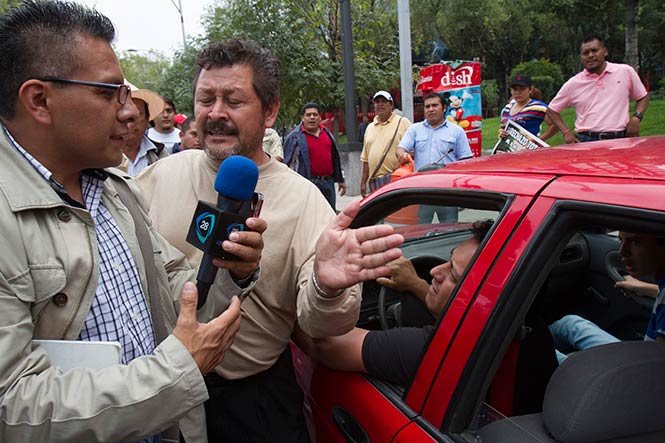 El reportero Raúl Flores fue víctima de los manifestantes (Cuartoscuro) El reportero Raúl Flores fue víctima de los manifestantes (Cuartoscuro)