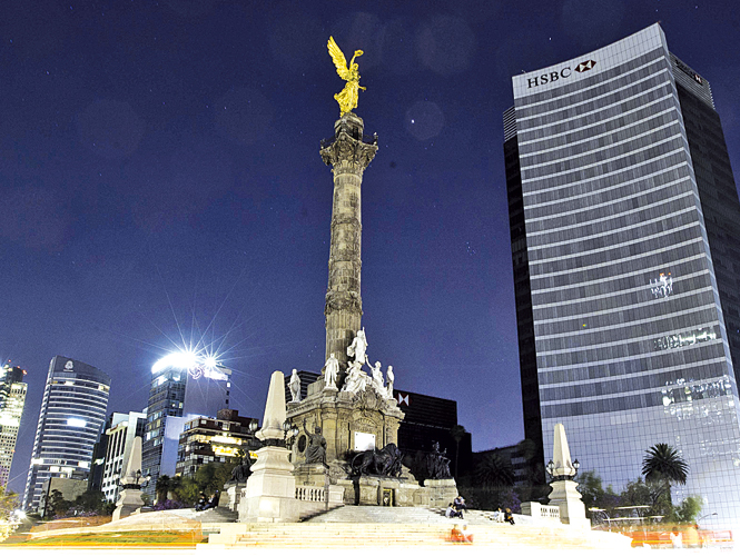 En el Ángel de la Independencia, simbólico monumento de la Ciudad de México, se realizó una ceremonia de apagado, en el marco de la Hora del Planeta.