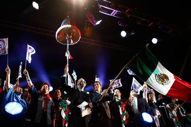 La Independencia de México coincidió con el 74 aniversario de la fundación del blanquiazul. La Independencia de México coincidió con el 74 aniversario de la fundación del blanquiazul.