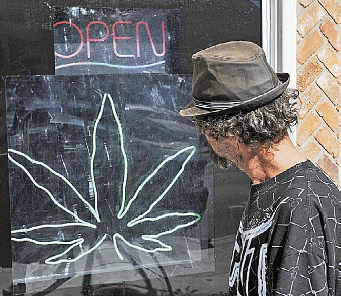 En Los Ángeles, California, está permitida la venta de mariguana con fines estrictamente medicinales. Foto: AFP En Los Ángeles, California, está permitida la venta de mariguana con fines estrictamente medicinales. Foto: AFP