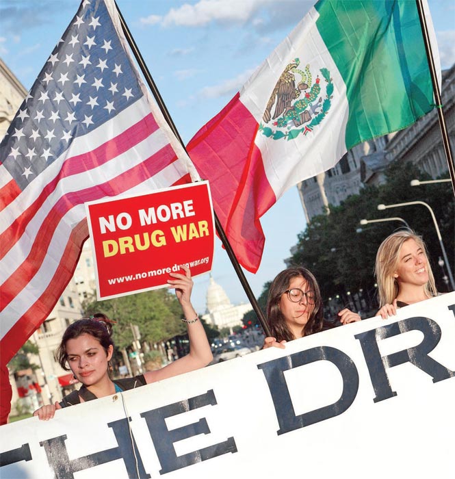 En 2012, manifestantes protestaron frente al Capitolio, en Washington, para repudiar la “brutal” guerra del narcotráfico en México y Estados Unidos. Foto: AFP En 2012, manifestantes protestaron frente al Capitolio, en Washington, para repudiar la “brutal” guerra del narcotráfico en México y Estados Unidos. Foto: AFP