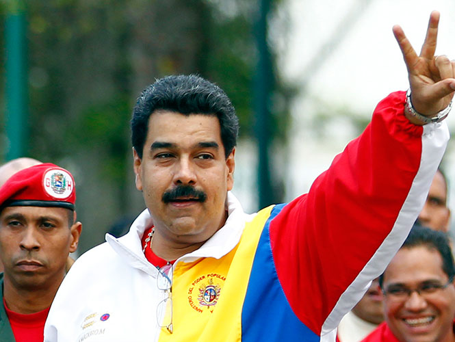La interrupción del suministro eléctrico fue la segunda en tres meses y el Gobierno de Maduro volvió a culpar a la oposición de fraguar un acto de sabotaje para evitar las elecciones. / Reuters