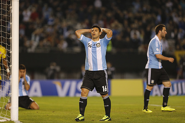 El "Kun" Agüero salió en la segunda parte y entró en su lugar Lavezzi (AP) El "Kun" Agüero salió en la segunda parte y entró en su lugar Lavezzi (AP)