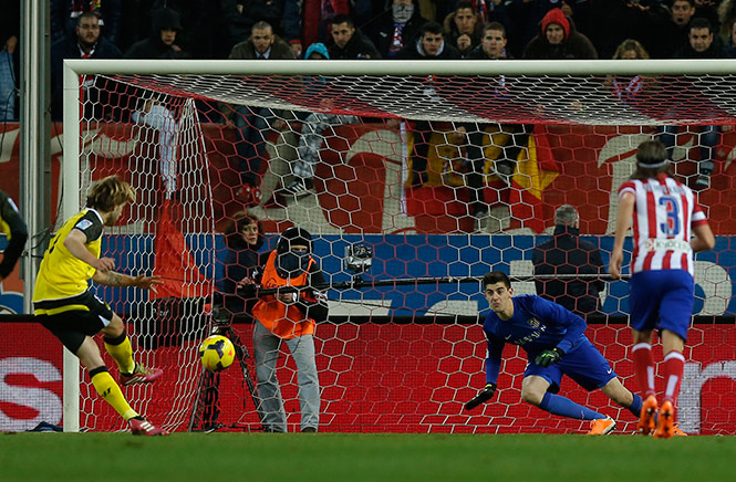 Iván Rakitic empató de penal. (AP)