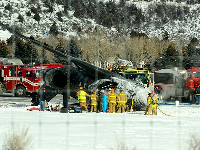 Un muerto y dos heridos por la colisión de una avioneta en Colorado, EU (AP) Un muerto y dos heridos por la colisión de una avioneta en Colorado, EU (AP)