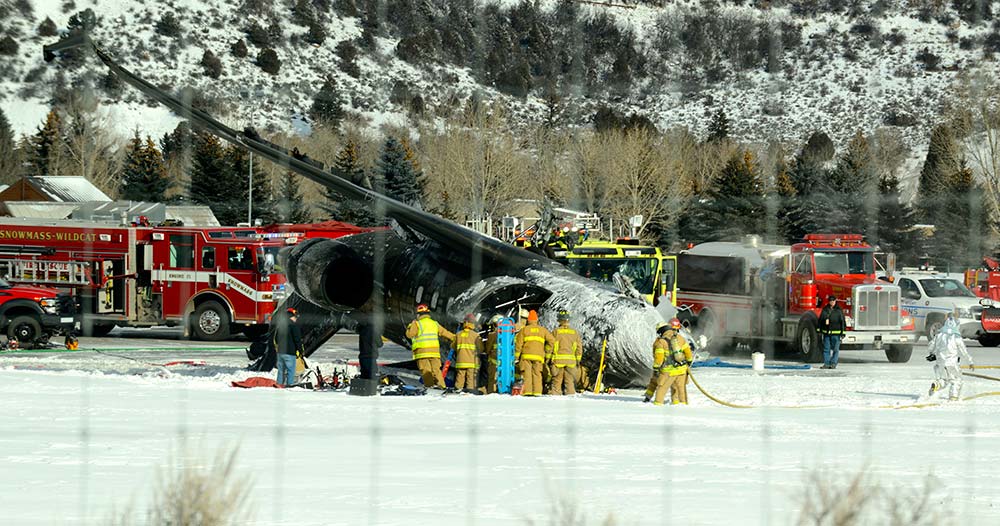 Un muerto y dos heridos por la colisión de una avioneta en Colorado, EU (AP) Un muerto y dos heridos por la colisión de una avioneta en Colorado, EU (AP)
