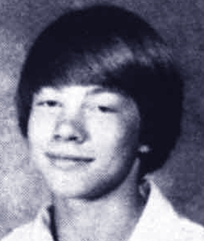 Sweet Child. William Bailey en sus años colegiales antes del paliacate y de ser Axl Rose, el líder de Guns'N Roses. Sweet Child. William Bailey en sus años colegiales antes del paliacate y de ser Axl Rose, el líder de Guns'N Roses.