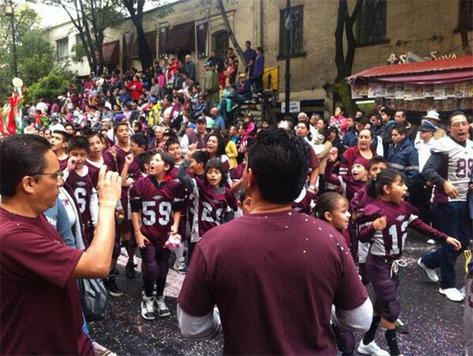 Contingente del equipo de Fútbol Americano Búhos de Azcapotzalco. Contingente del equipo de Fútbol Americano Búhos de Azcapotzalco.