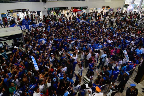 Así esperaban los seguidores celestes a los campeones de copa. (Mexsport)