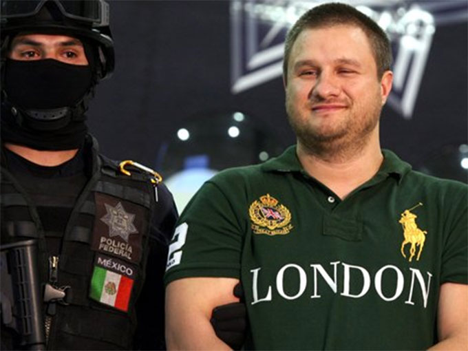 Edgar "La Barbie" Valdez, jefe del cártel de los Beltrán Leyva y nacido en el estado de Texas, fue capturado cerca de la Ciudad de México. Edgar "La Barbie" Valdez, jefe del cártel de los Beltrán Leyva y nacido en el estado de Texas, fue capturado cerca de la Ciudad de México.