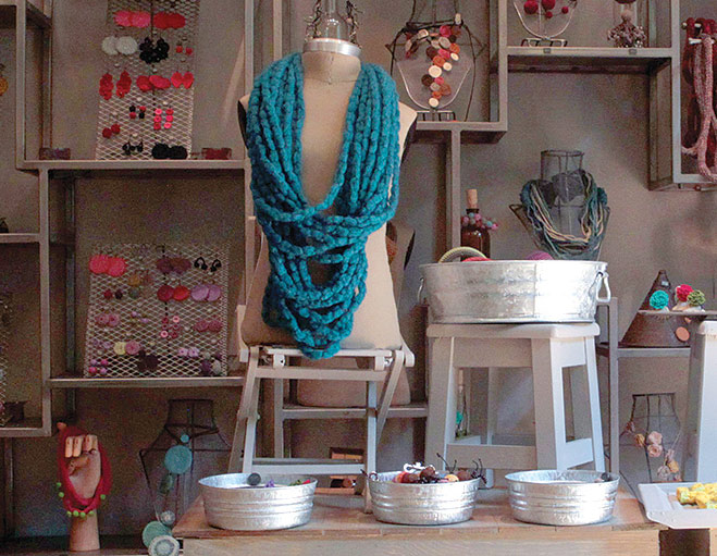 De acuerdo con organizadores, los bazares generan oportunidades de negocio, principalmente para creadores de arte-objeto, muebles, ropa, bolsas, joyería déco, bijoux, calzado, muñecos, plantas e, incluso, alimentos orgánicos. De acuerdo con organizadores, los bazares generan oportunidades de negocio, principalmente para creadores de arte-objeto, muebles, ropa, bolsas, joyería déco, bijoux, calzado, muñecos, plantas e, incluso, alimentos orgánicos.
