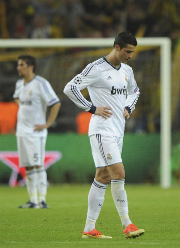 CR7 y compañía tienen muy cuesta arriba la remontada. (EFE)
