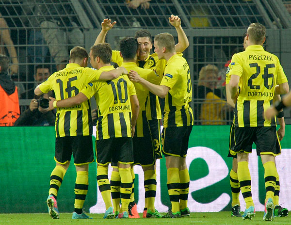 El Dortmund sacó una buena venta y tiene casi asegurado su boleto para la final de Wembley. (AP)
