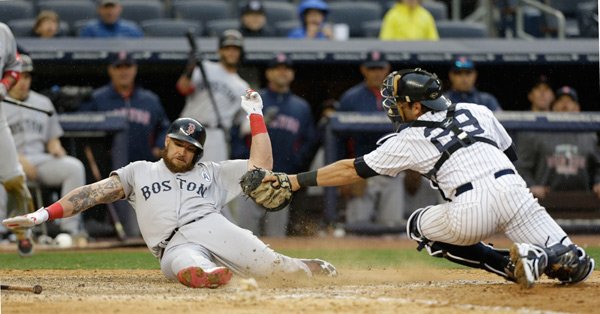 La ofensiva de los Medias Rojas pudo más que el pitcheo de los Yanquis. (AP)