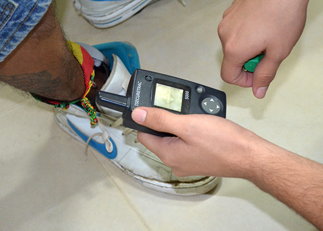 Un adulto que radica en Mérida, pasará el tiempo que dure este proceso en libertad, pero podrá ser localizado a través de un brazalete electrónico.