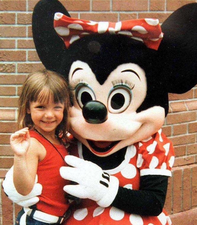La niña mimada del pop. Desde chiquita Britney Spears buscaba los reflectores y con Minnie descubriría que Disney paga muy buen sueldo. La niña mimada del pop. Desde chiquita Britney Spears buscaba los reflectores y con Minnie descubriría que Disney paga muy buen sueldo.