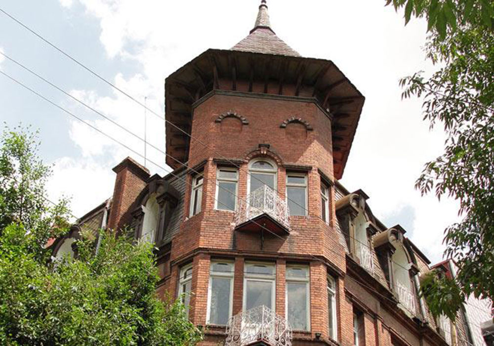 La Casa de las Brujas en la colonia Roma, sitio donde vivió una famosa chamana llamada Pachita. La Casa de las Brujas en la colonia Roma, sitio donde vivió una famosa chamana llamada Pachita.
