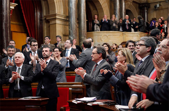 En marcha. El Parlamento de Cataluña aprobó una declaración de soberanía que señala el comienzo de un viaje incierto hacia un referéndum sobre la independencia de la región en el noreste de España.