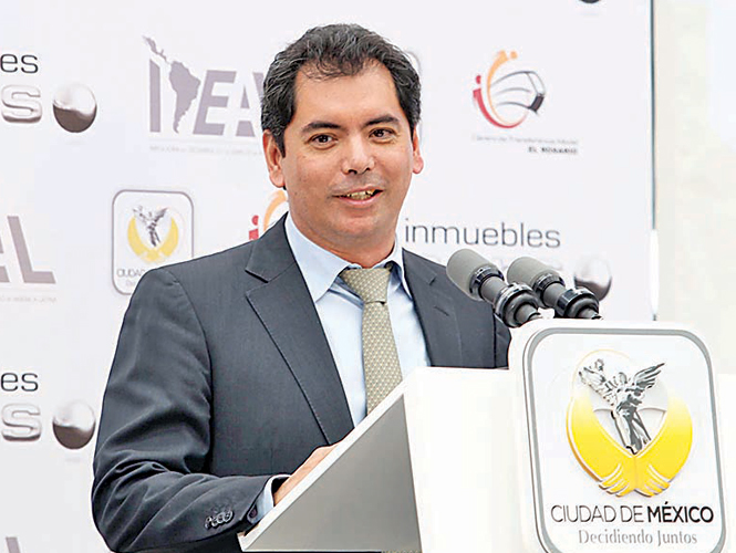 El secretario de Finanzas, Édgar Amador, dijo que la inversión se traduce en bienestar para los usuarios del transporte público. El secretario de Finanzas, Édgar Amador, dijo que la inversión se traduce en bienestar para los usuarios del transporte público.