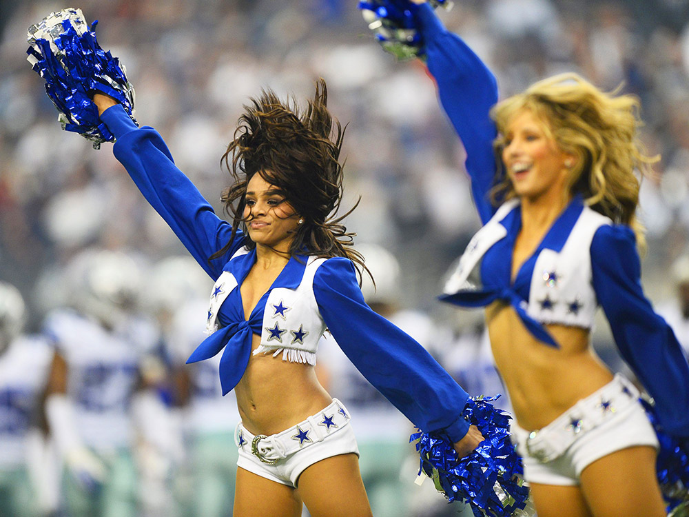 Las Vaqueritas de Dallas disfrutan de la victoria de 31-7 sobre San Luis (EFE)