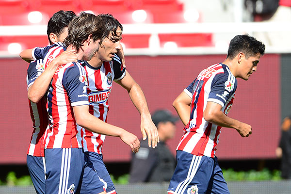Chivas tuvo ventaja en dos ocasiones y no supo mantenerla. (Mexsport)