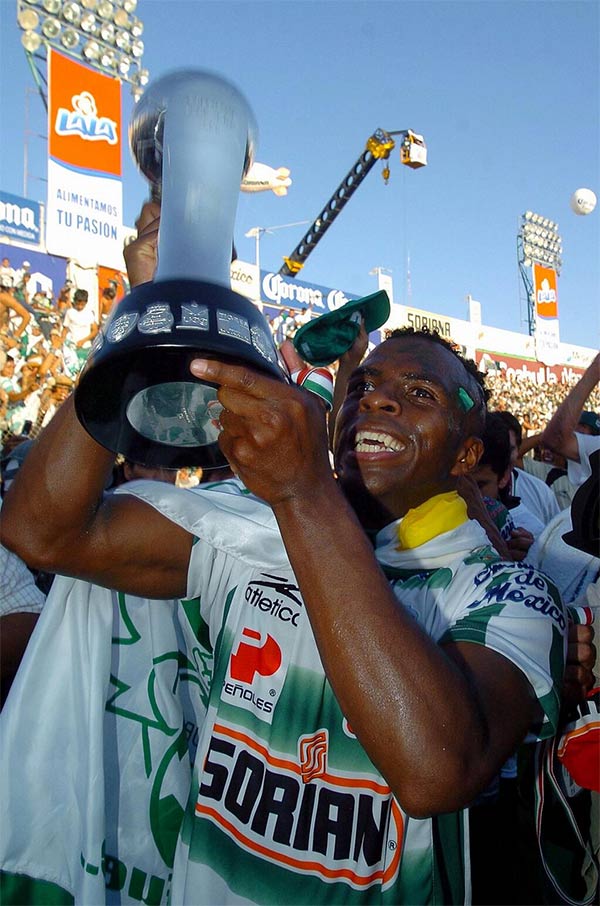 El primer título de Christian en México (Foto tomada de @clubsantoslagun) El primer título de Christian en México (Foto tomada de @clubsantoslagun)