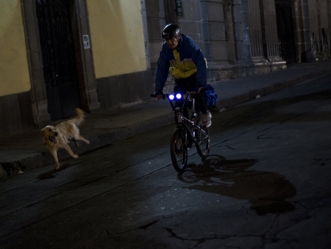 Los ciclistas podrán abordar el transporte en su horario de funcionamiento de 00:00 a 5:00 horas Los ciclistas podrán abordar el transporte en su horario de funcionamiento de 00:00 a 5:00 horas