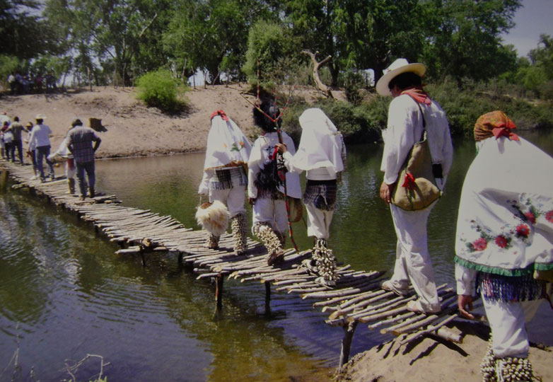 En el noroeste del país, por ejemplo, existe todo un mosaico de grupos, lenguas, patrones, territorialidad y ritualidad, destacó el también doctor en Antropología lingüística. Foto: INAH