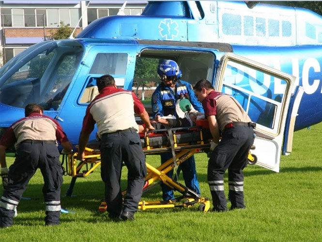 Helicópteros del Agrupamiento Cóndores trasladaron a dos trabajadores por descarga eléctrica y a un menor atropellado. Foto Especial Helicópteros del Agrupamiento Cóndores trasladaron a dos trabajadores por descarga eléctrica y a un menor atropellado. Foto Especial