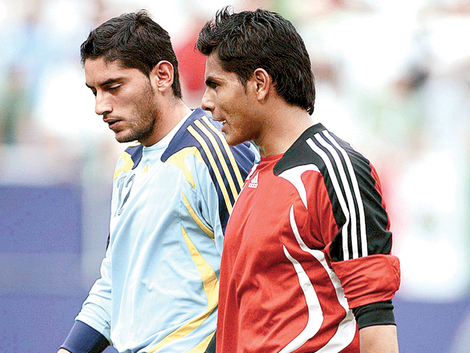 Corona vs. Oswaldo. Éste será el juego 19 entre ambos porteros. Oswaldo Sánchez ha ganado 10 de los 18 partidos que se han enfrentado, y Jesús Corona cinco. Sólo acumulan tres empates. Fotos: Archivo Mexsport