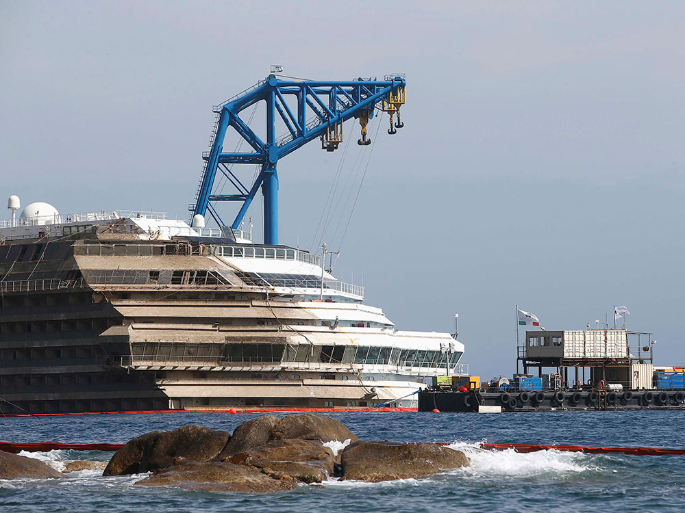 Restos, que se creen que son huesos humanos, fueron encontrados junto al crucero Costa Concordia, tras cuyo naufragio en enero de 2012 frente a la isla italiana del Giglio, que causó la muerte de 30 personas, aún quedan por localizar dos desaparecidos. / Foto: Reuters Restos, que se creen que son huesos humanos, fueron encontrados junto al crucero Costa Concordia, tras cuyo naufragio en enero de 2012 frente a la isla italiana del Giglio, que causó la muerte de 30 personas, aún quedan por localizar dos desaparecidos. / Foto: Reuters