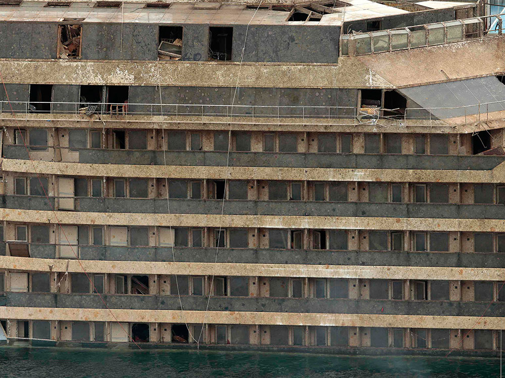Restos, que se creen que son huesos humanos, fueron encontrados junto al crucero Costa Concordia, tras cuyo naufragio en enero de 2012 frente a la isla italiana del Giglio, que causó la muerte de 30 personas, aún quedan por localizar dos desaparecidos. / Foto: Reuters Restos, que se creen que son huesos humanos, fueron encontrados junto al crucero Costa Concordia, tras cuyo naufragio en enero de 2012 frente a la isla italiana del Giglio, que causó la muerte de 30 personas, aún quedan por localizar dos desaparecidos. / Foto: Reuters