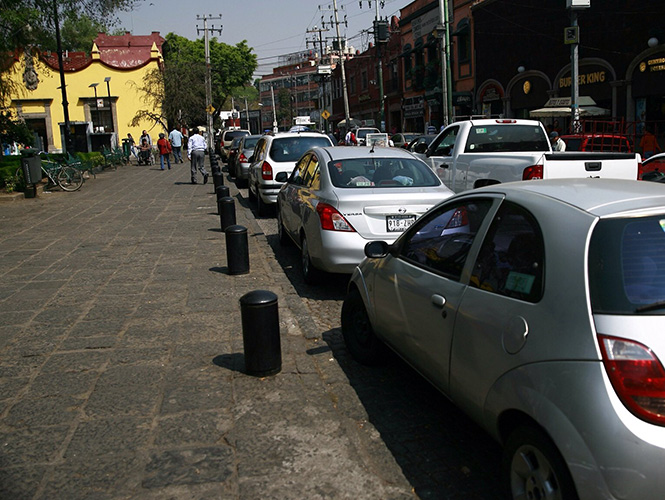 A partir de la próxima semana iniciará la instalación de parquímetros en seis colonias de la delegación Coyoacán. Foto Beatriz Reyes A partir de la próxima semana iniciará la instalación de parquímetros en seis colonias de la delegación Coyoacán. Foto Beatriz Reyes