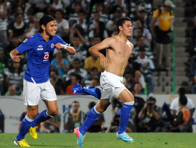 Pablo Barrera anota el segundo gol del Cruz Azul Pablo Barrera anota el segundo gol del Cruz Azul