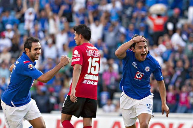 Tras un certero cabezazo, Gerardo Flores marcaría el 3-0 (Mexsport) Tras un certero cabezazo, Gerardo Flores marcaría el 3-0 (Mexsport)